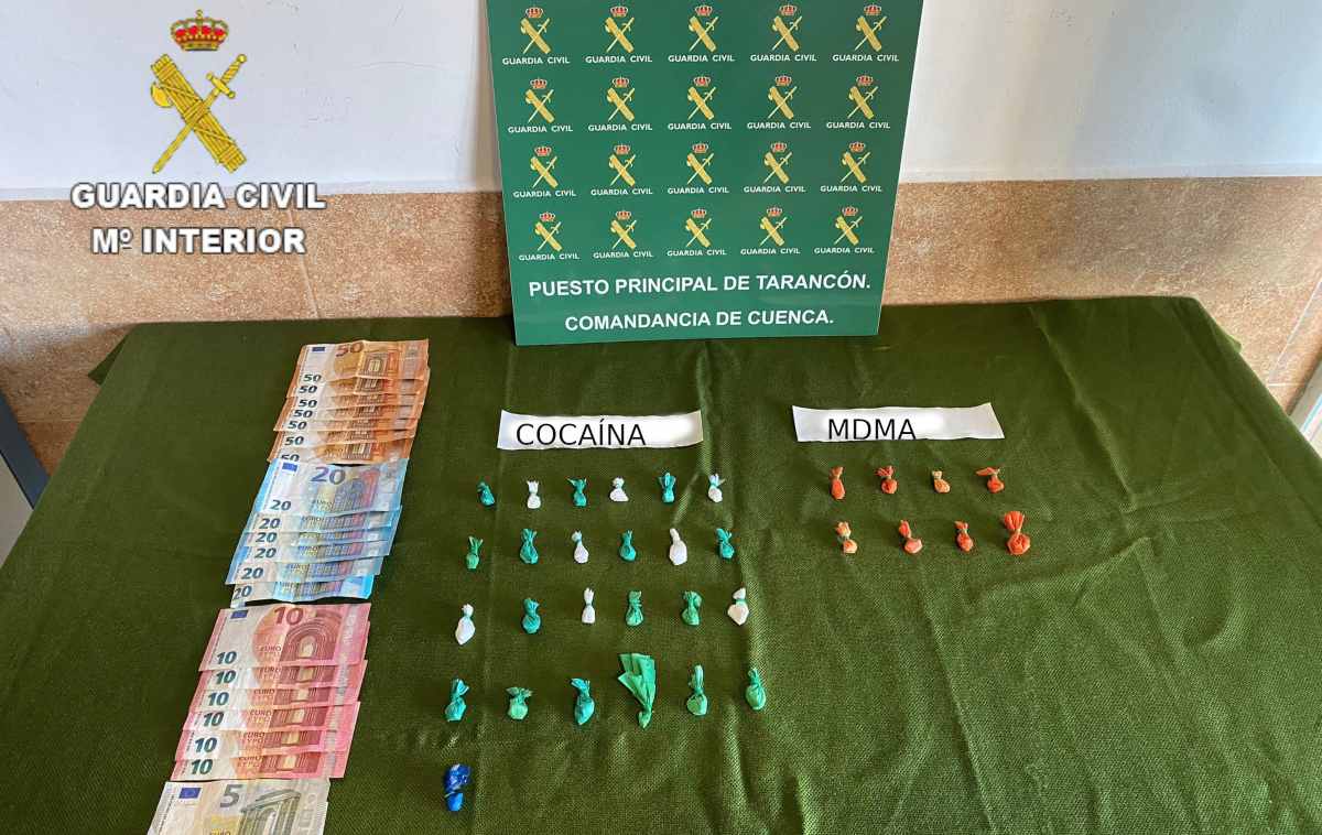 La droga y el dinero incautados en Tarancón (Cuenca).