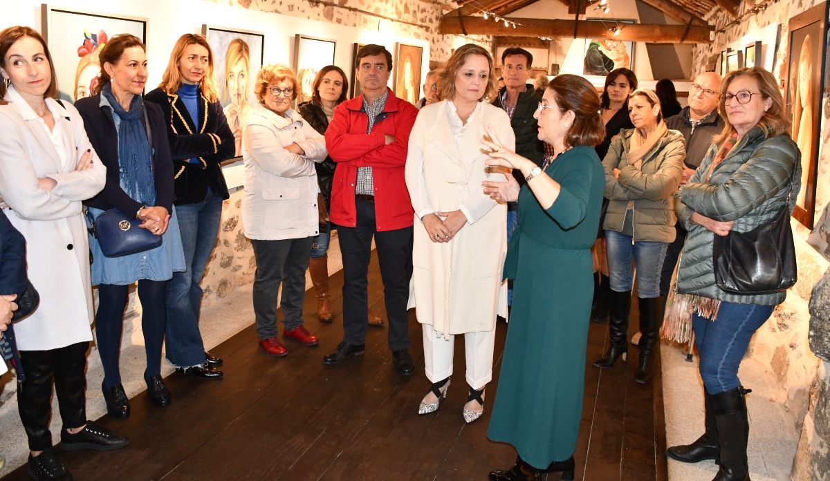 La autora, durante la inauguración de la exposición en Melque.