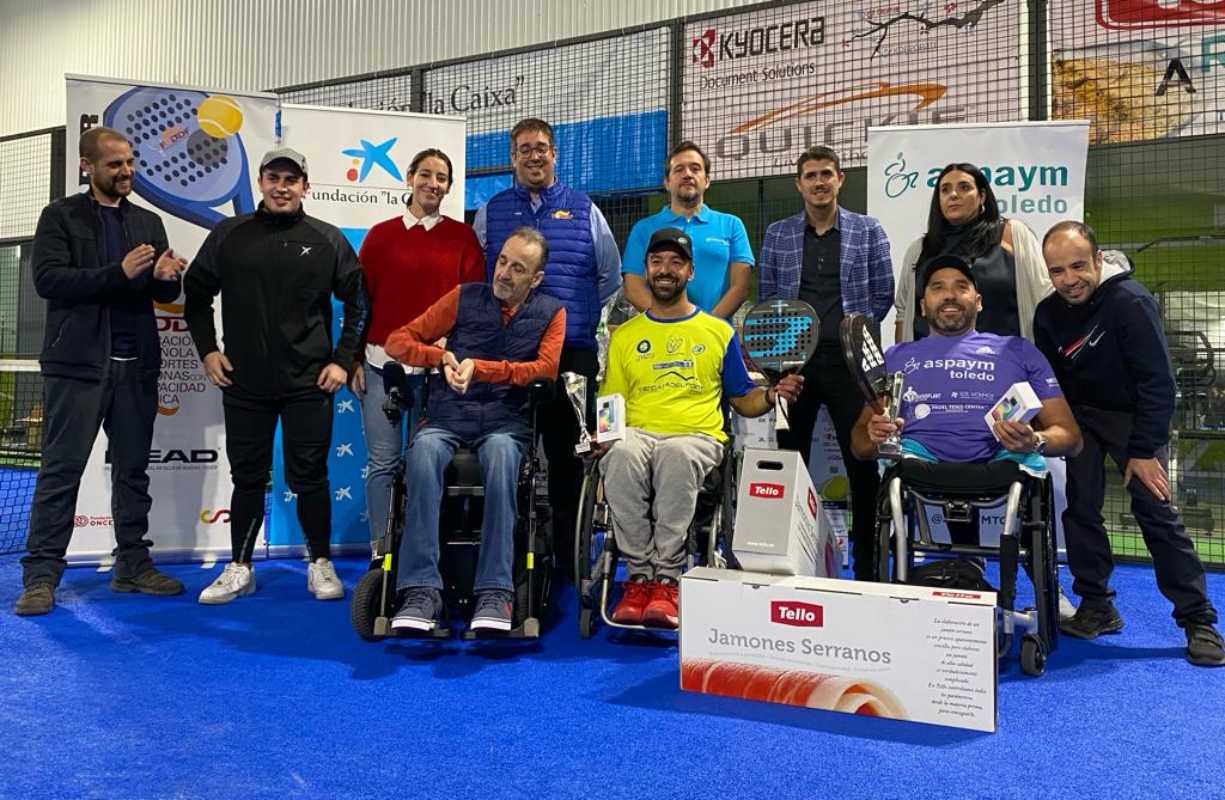 Foto final de familia del Open de Pádel de Aspaym Toledo.