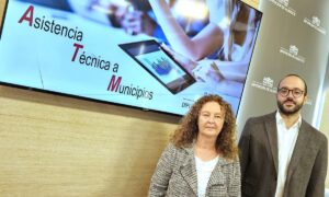 Llanos Sánchez, diputada al frente del Servicio de Atención Técnica a Municipios (ATM); y Fran Valera, vicepresidente provincial.