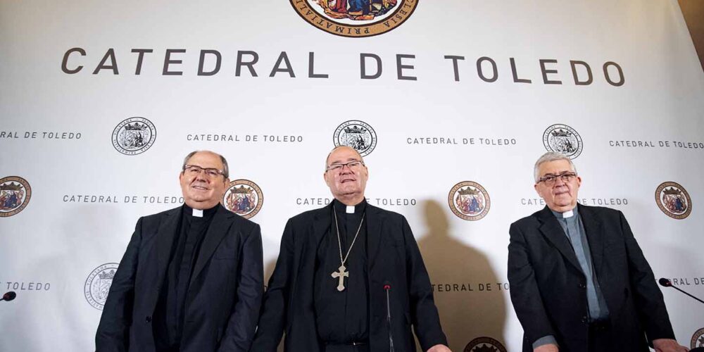 El arzobispo de Toledo, Francisco Cerro Chaves, y el deán de la Catedral, Juan Pedro Sánchez Gamero, presentan programación VII Aniversario de la Catedral de Toledo