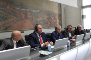 Julián Martínez Lizán, consejero de Agricultura, Ganadería y Desarrollo Rural, segundo por la izquierda.