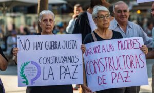 Las Mujeres de Negro contra la Guerra clamaron por el fin de la misma en Gaza e Israel. Foto: EFE.
