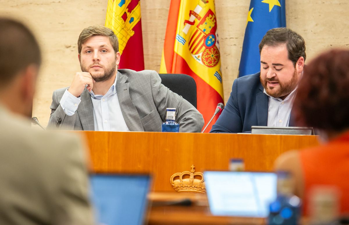 Nacho Hernando, consejero de Fomento, durante su comparecencia en las Cortes de CLM.