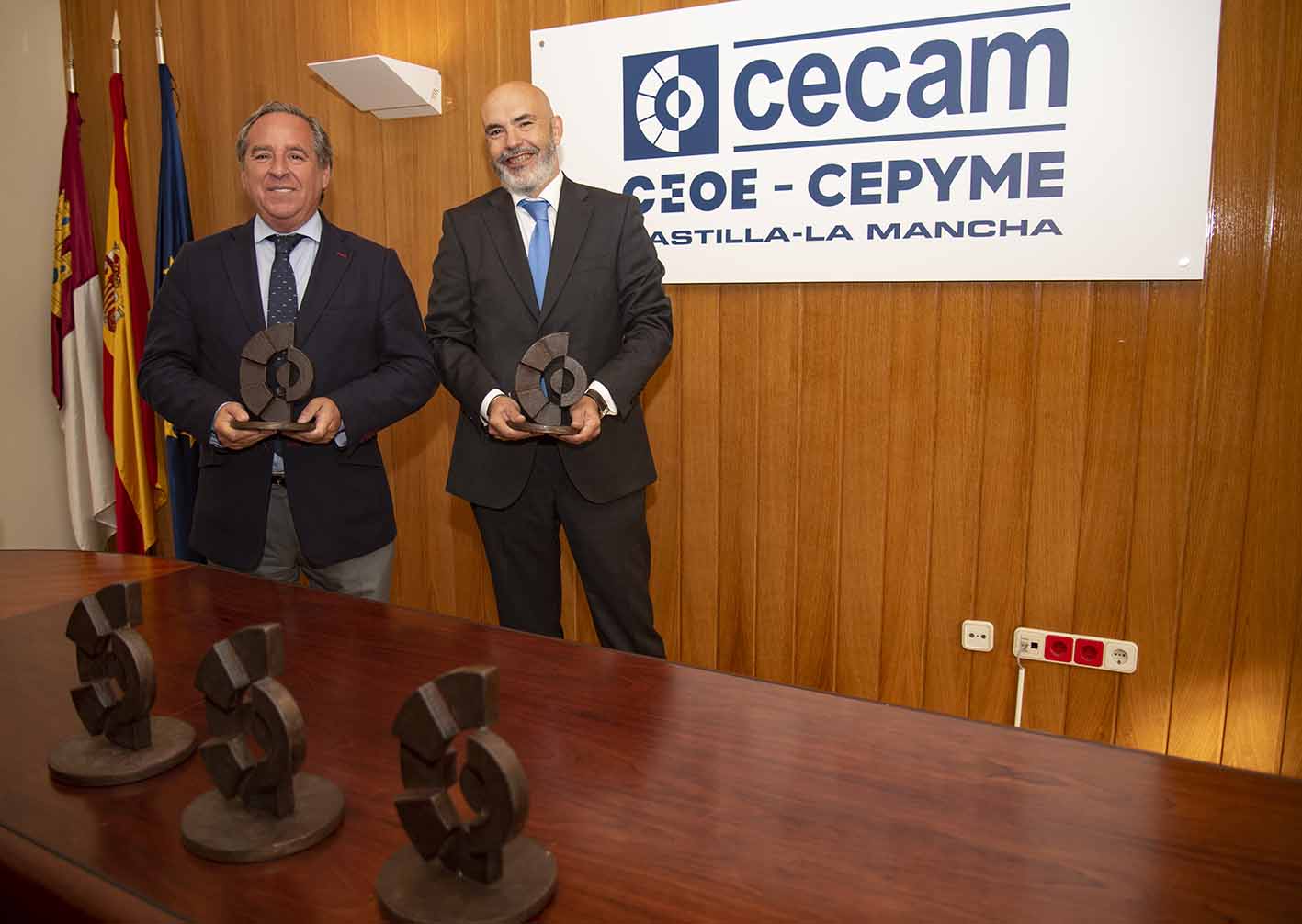 Ángel Nicolás y Mario Fernández presentaron los XX Premios Empresariales de Cecam 2023. Foto: Rebeca Arango.