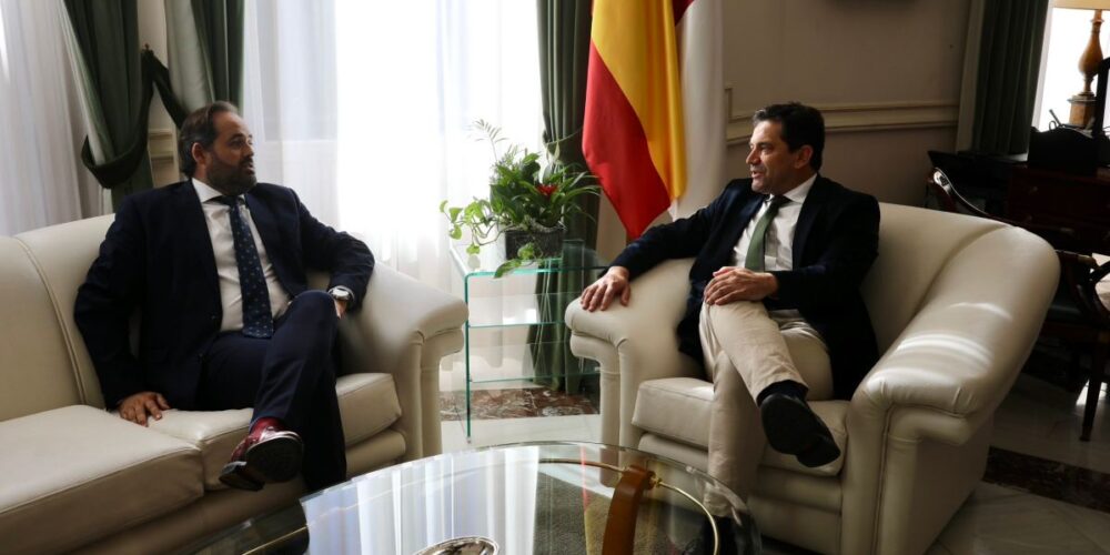 Paco Núñez se reunió con el presidente de la Diputación de Ciudad Real, Miguel Ángel Valverde.