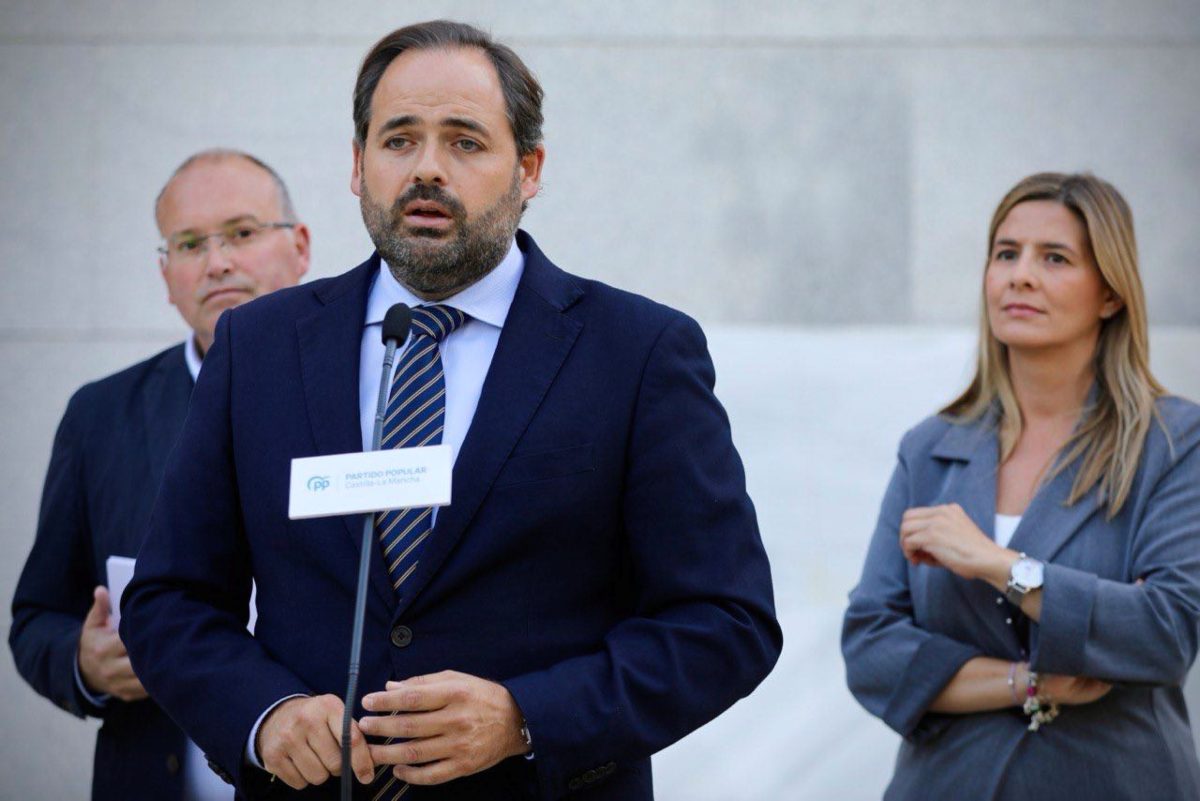 Paco Núñez, junto a Miguel Tellado y Carolina Agudo.