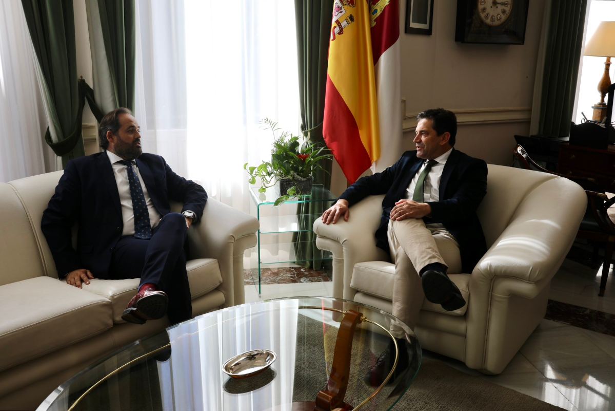 Paco Núñez se reunió con el presidente de la Diputación de Ciudad Real, Miguel Ángel Valverde.