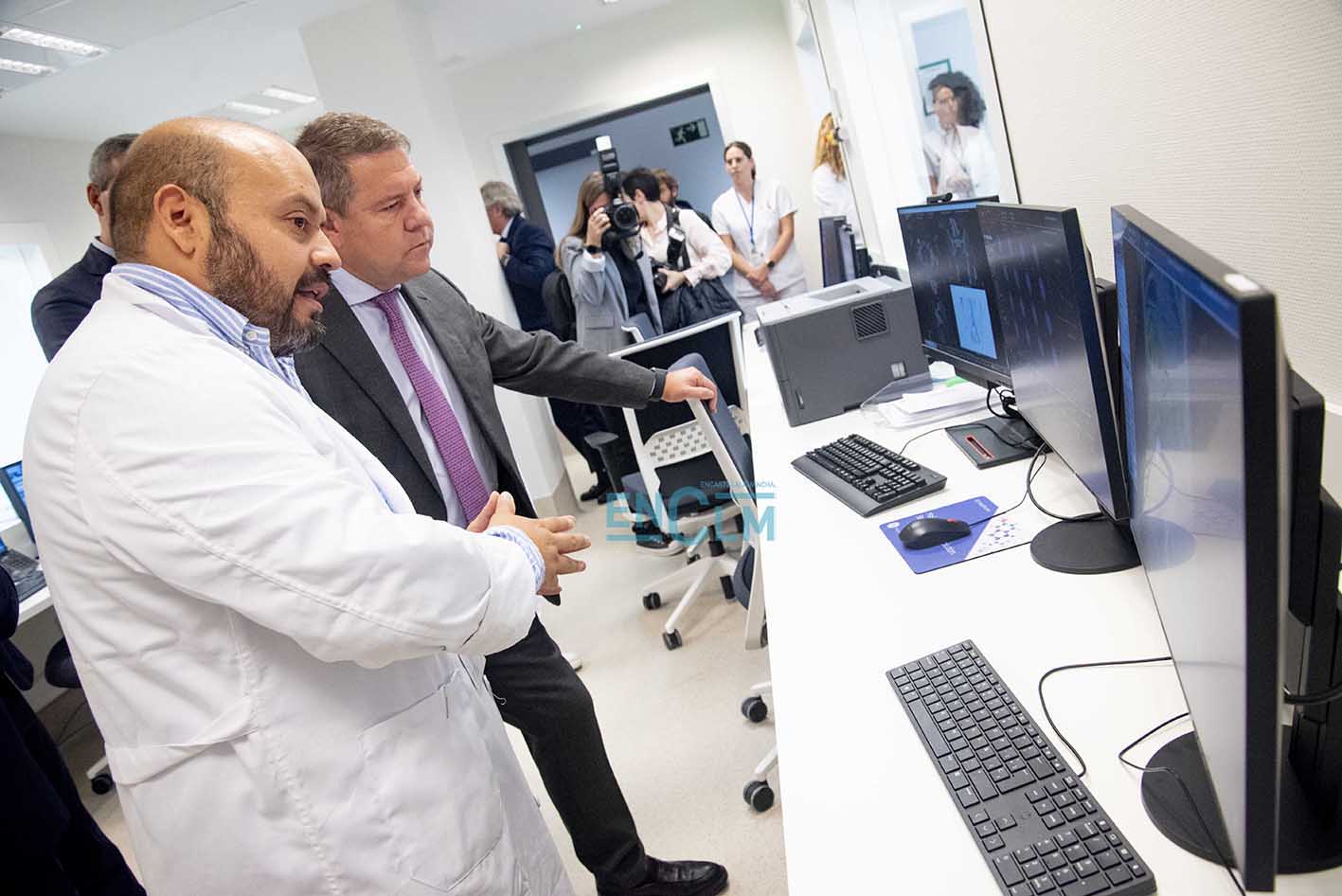 El presidente de Castilla-La Mancha en el Hospital de Toledo. Imagen: Rebeca Arango.