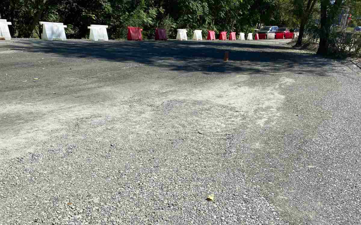 Terreno que iba a ser una zona verde y que ahora será un parking provisional, lo que ha provocado las protestas de la Asociación de Vecinos de Santa Bárbara.