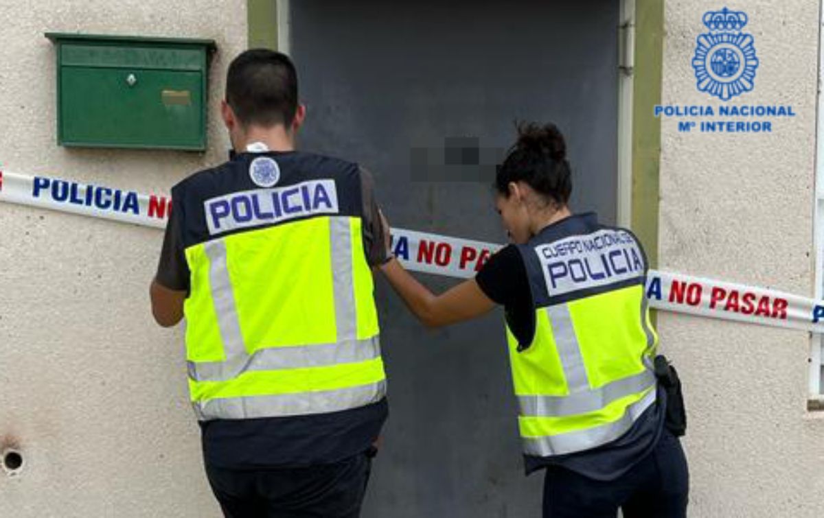 La Policía Nacional precintó las dos naves donde se encontraba la marihuana.