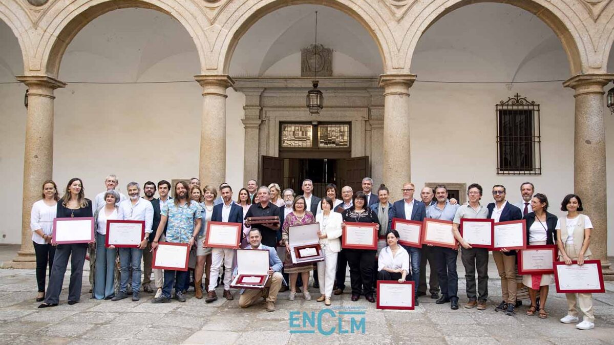 Foto de familia de los Premios Regionales de Artesanía 2023. Foto: Rebeca Arango,