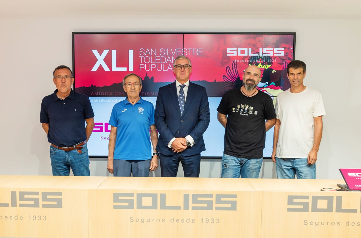 Acto de la firma del convenio entre Seguros Soliss y el CD Amigos del Atletismo.