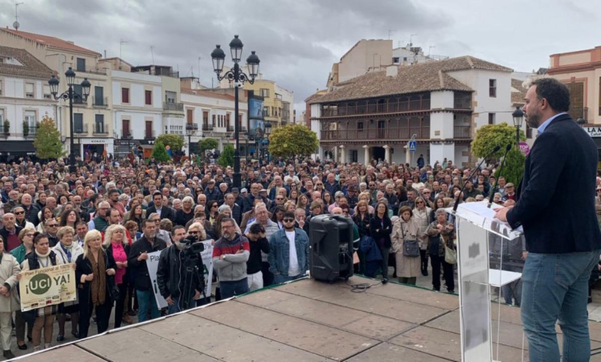 Concentración para pedir una UCI en el hospital de Tomelloso. Foto: Ayuntamiento de Tomelloso.