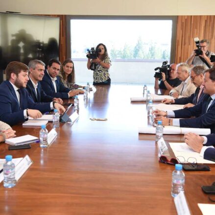 Reunión entre representantes de la Consejería de Fomento y del Ayuntamiento de Toledo.
