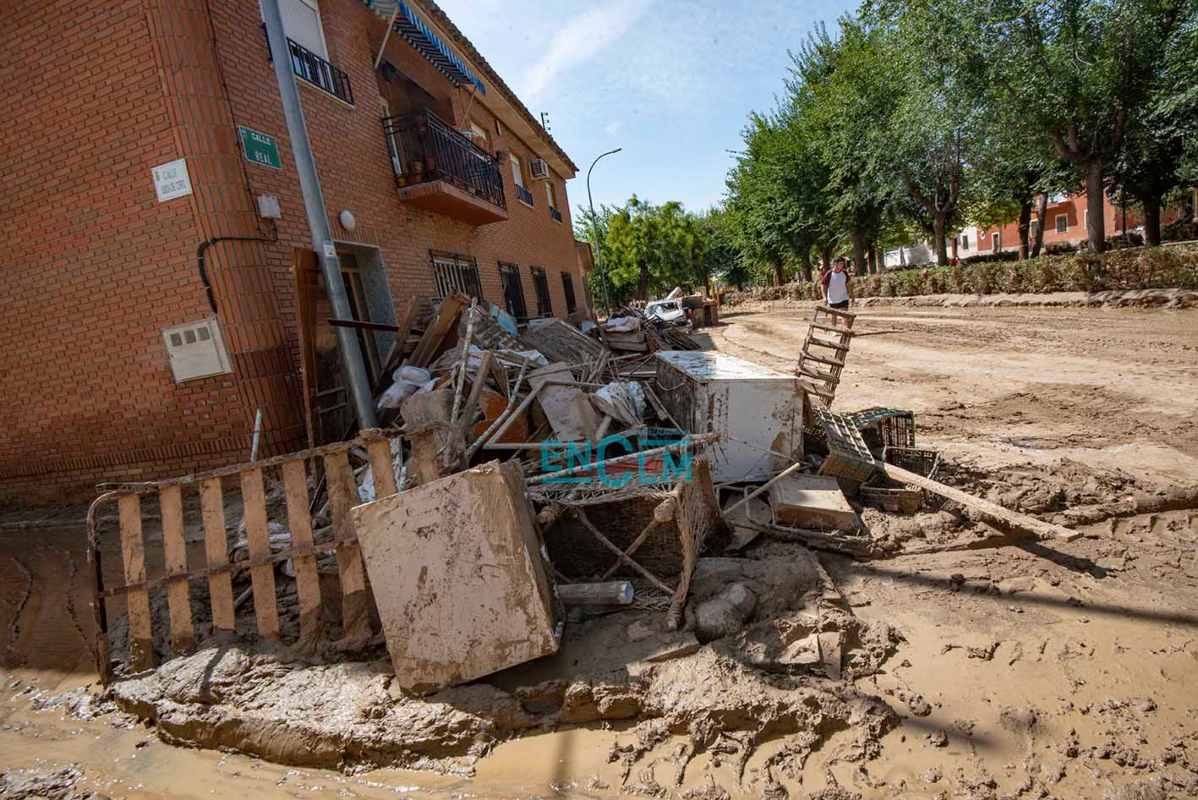 Imagen de una de las calles de Yunclillos tras la DANA.