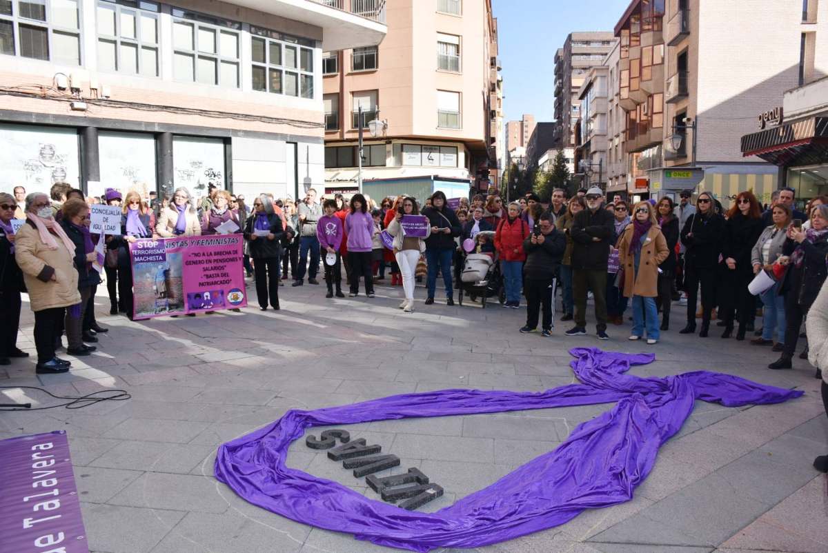 Unas 250 personas se han concentrado en Talavera.