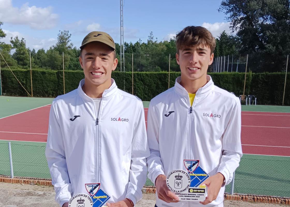 Maxi Carrascosa (izquierda) y Quique Carrascosa dominan el ránking regional de tenis en categorías inferiores.