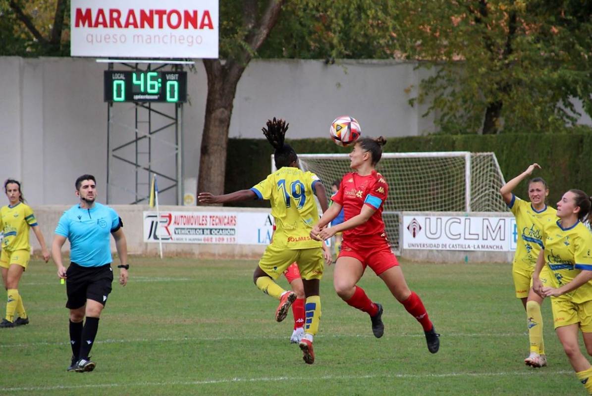 Jugada del último partido de liga de Quesos La Casota La Solana.