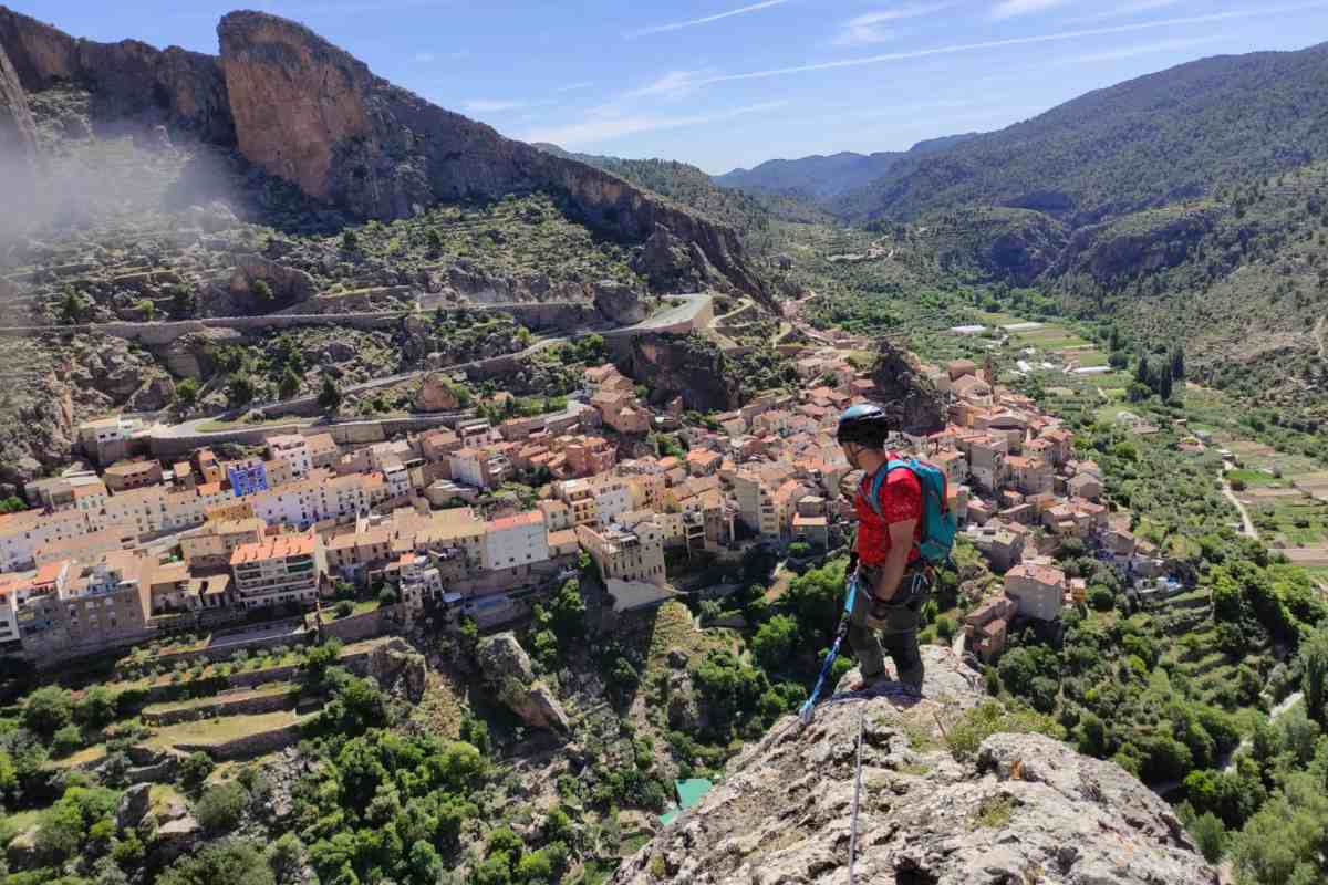 Vía Ferrata de Yeste (Albacete). Foto de Roberto Arroba, Federación de Deportes de Montaña de CLM.