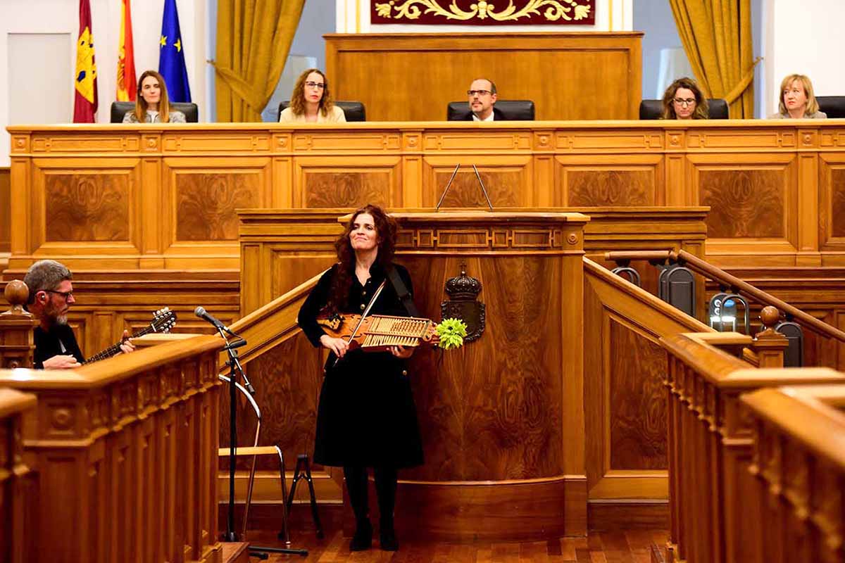 Las Cortes de CLM conmemoraron los 90 años del voto femenino en España. Foto: Rebeca Arango.