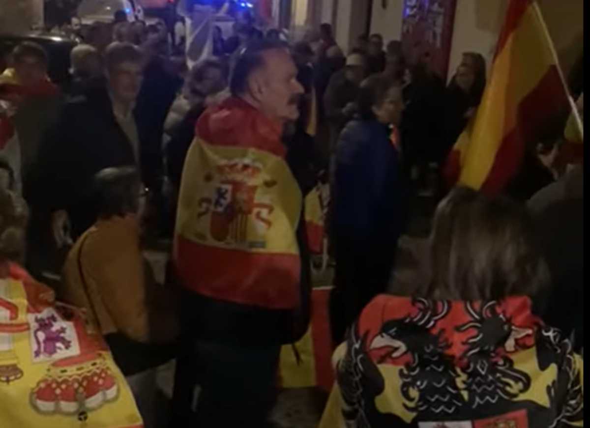 Concentración frente a la sede del PSOE, en Toledo.