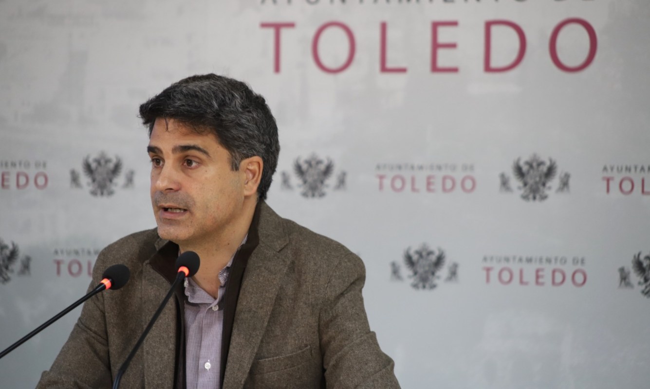 Juan José Alcalde, dando cuenta de los asuntos aprobados por la Junta de Gobierno Local de Toledo.