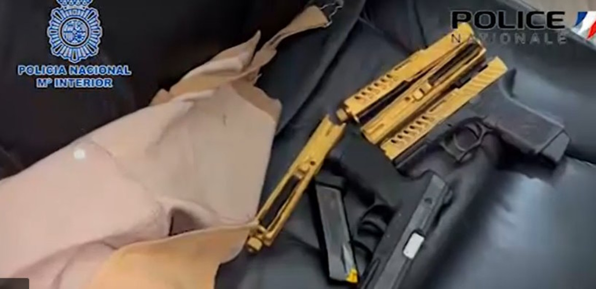 Armas manipuladas halladas en una vivienda d Yuncos. Foto: Captura de vídeo de la Policía Nacional.