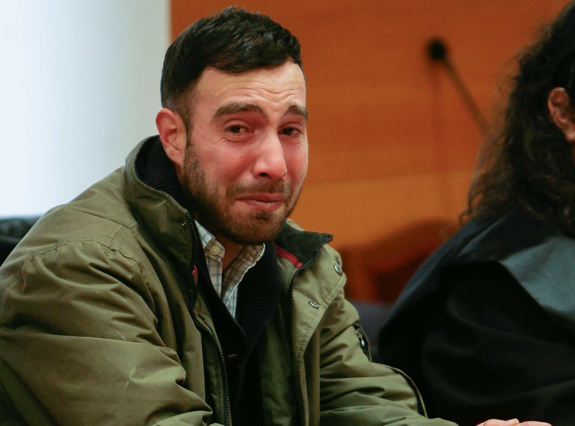 El acusado, llorando durante la primera sesión del juicio. EFE/ Pepe Zamora POOL.