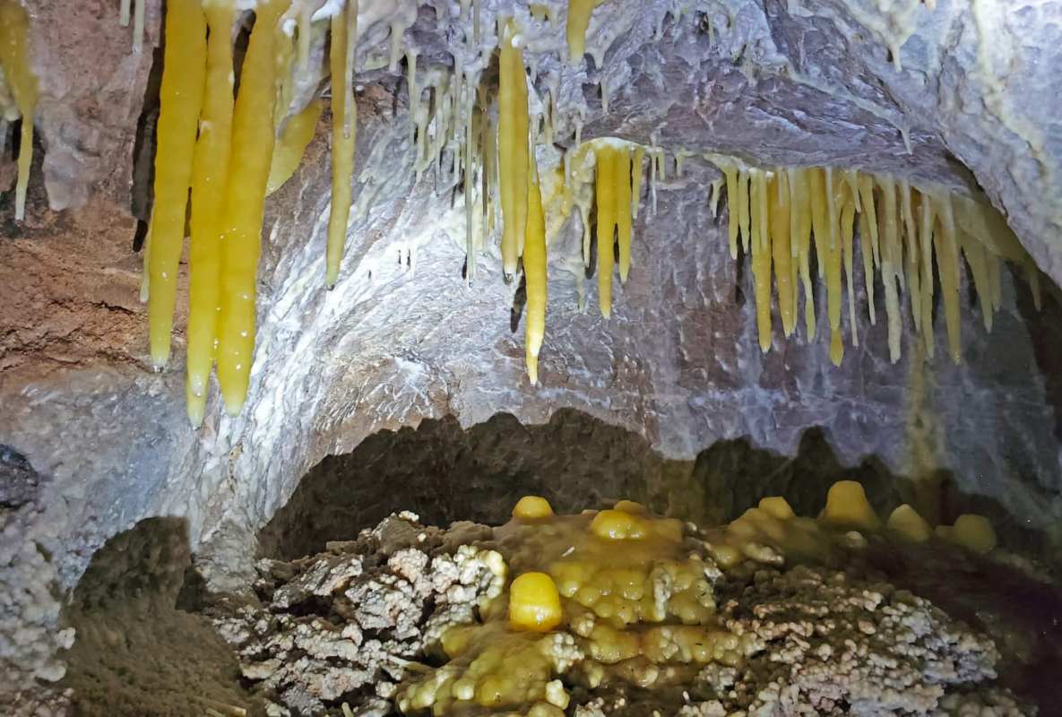 En CLM se pueden disfrutar cuevas tan singulares como esta. Foto: Club Deportivo ARA.
