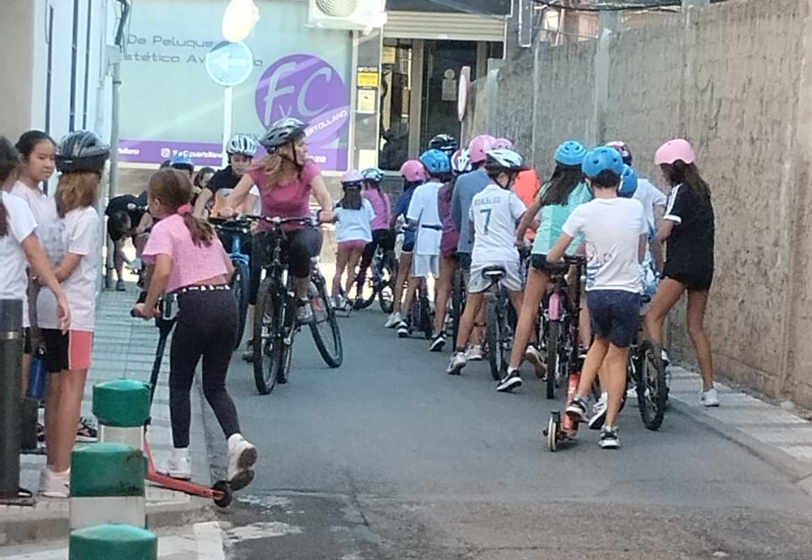 "Traslados saludables" al CEIP Enrique Tierno Galván de Puertollano. Foto: CEIP Tierno Galván.