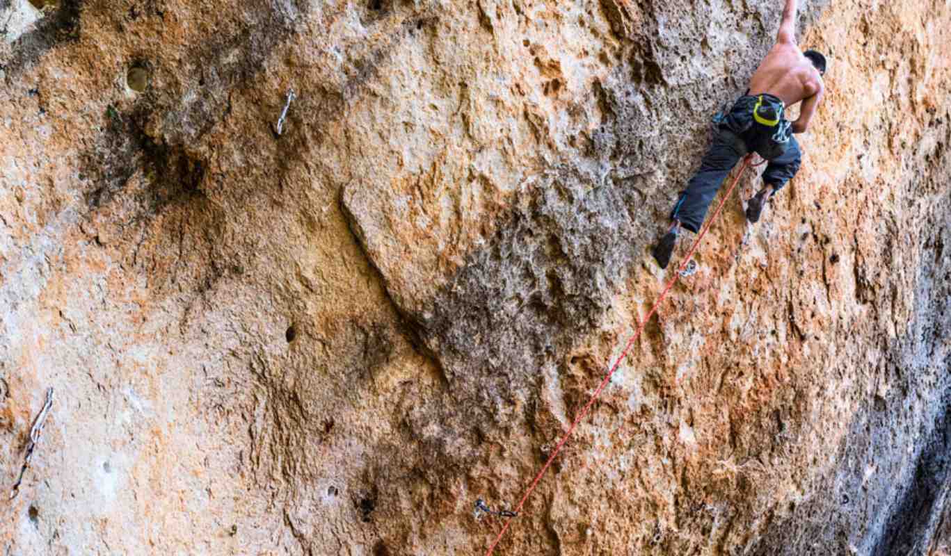 Escalada en Cuenca. Foto: Turismo Castilla-La Mancha.