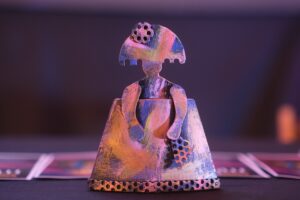 Una estatuilla con forma de menina, que se les entregará a los premiados.