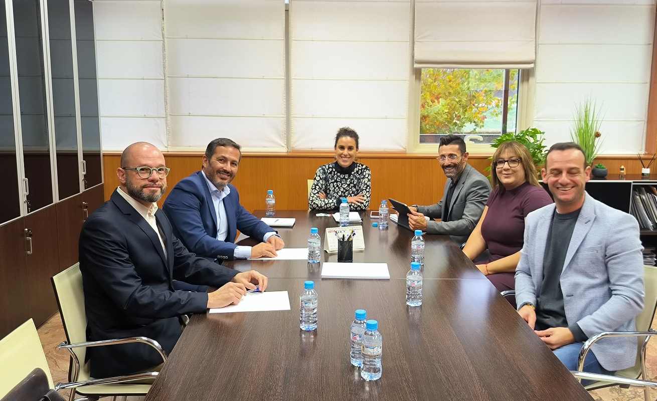 Reunión entre la Consejería de Fomento y representantes de la Asociación de Inmobiliarias.