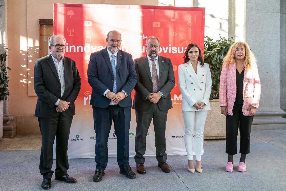 José Luis Martinez Guijarro, vicepresidente primero de CLM, segundo por la izquierda.