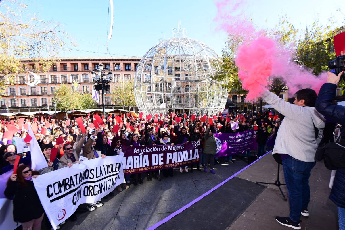 Manifestación convocada por la Plataforma 8M, a la que se han unido PSOE y Unidas Podemos-IU. Foto: Rebeca Arango.