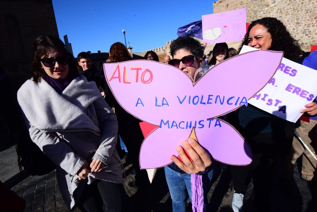 Manifestación convocada por la Plataforma 8M, a la que se han unido PSOE y Unidas Podemos-IU. Foto: Rebeca Arango.