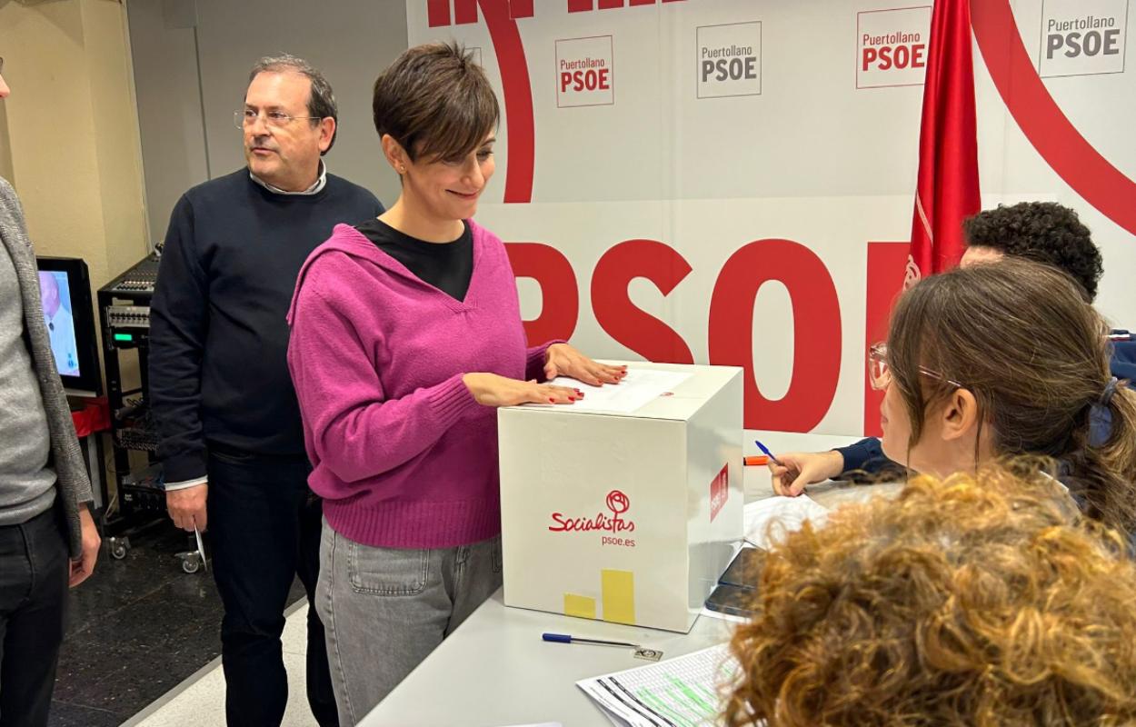 La ministra Portavoz, Isabel Rodríguez, este pasado sábado votando en la consulta socialista.