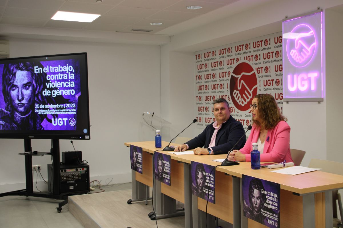 Luis Manuel Monforte, secretario general de UGT CLM; y Sara Simón, consejera de Igualdad.