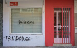 Pintadas ofensivas en la sede del PSOE de Ciudad Real.