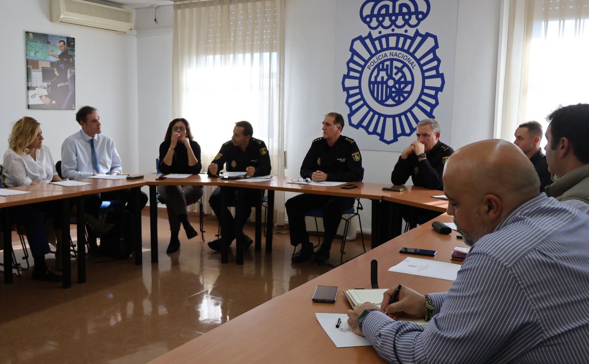 Reunión entre la Policía Nacional y responsables de seguridad de 10 entidades bancarias de Toledo, una semana antes de que ocurrieran estos hechos, de los que alertó la empleada de un banco.