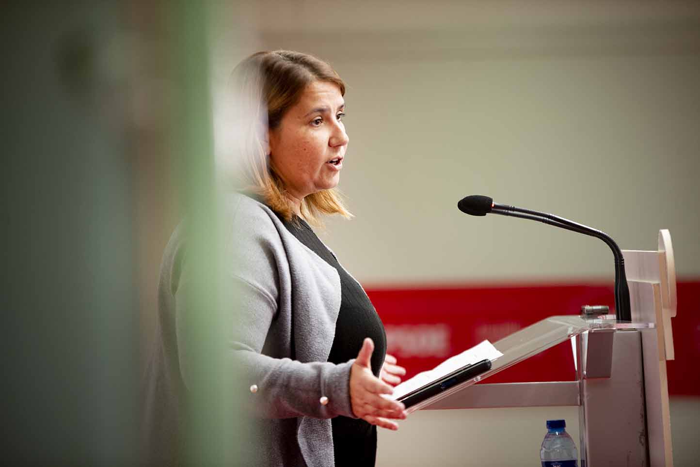 Tita García Élez, en la rueda de prensa en la que pidió contundencia al PP sobre las manifestaciones con consignas franquistas. Foto: Rebeca Arango.