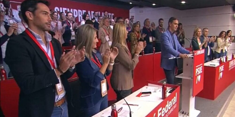 La reunión del Comité Federal del PSOE, en la que Tolón aplaudía la intervención de Pedro Sánchez.