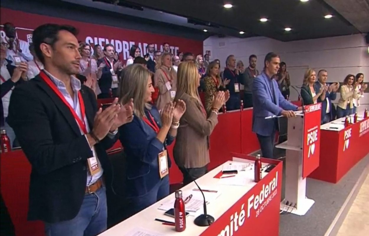 La reunión del Comité Federal del PSOE, en la que Tolón aplaudía la intervención de Pedro Sánchez.