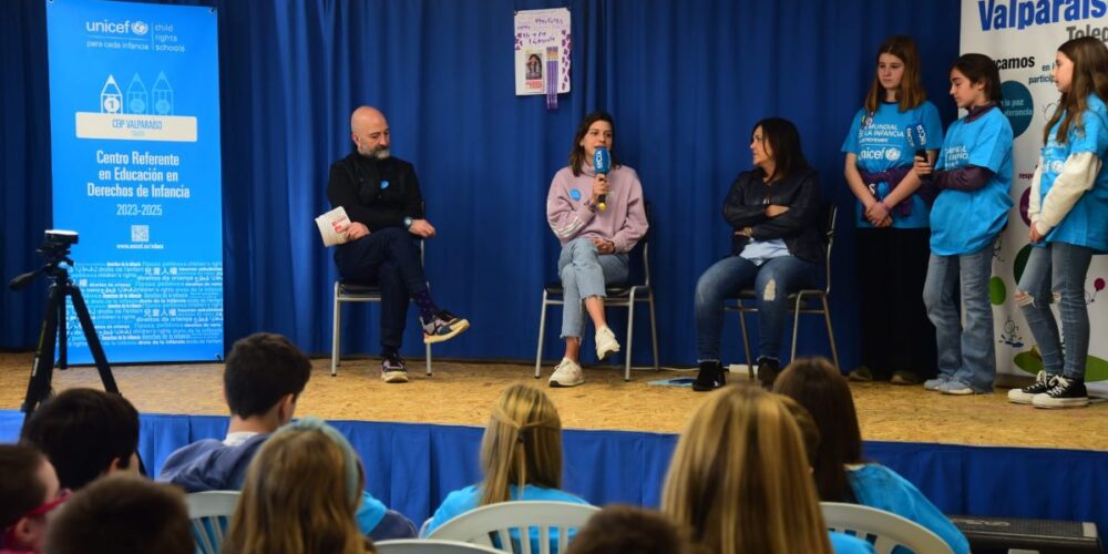 De izquierda a derecha: Julio Larrén, Irene Sánchez-Escribano y Mar Gómez Illán, en la Jornada de Unicef CLM por el Día Mundial de la Infancia. Foto: Rebeca Arango.