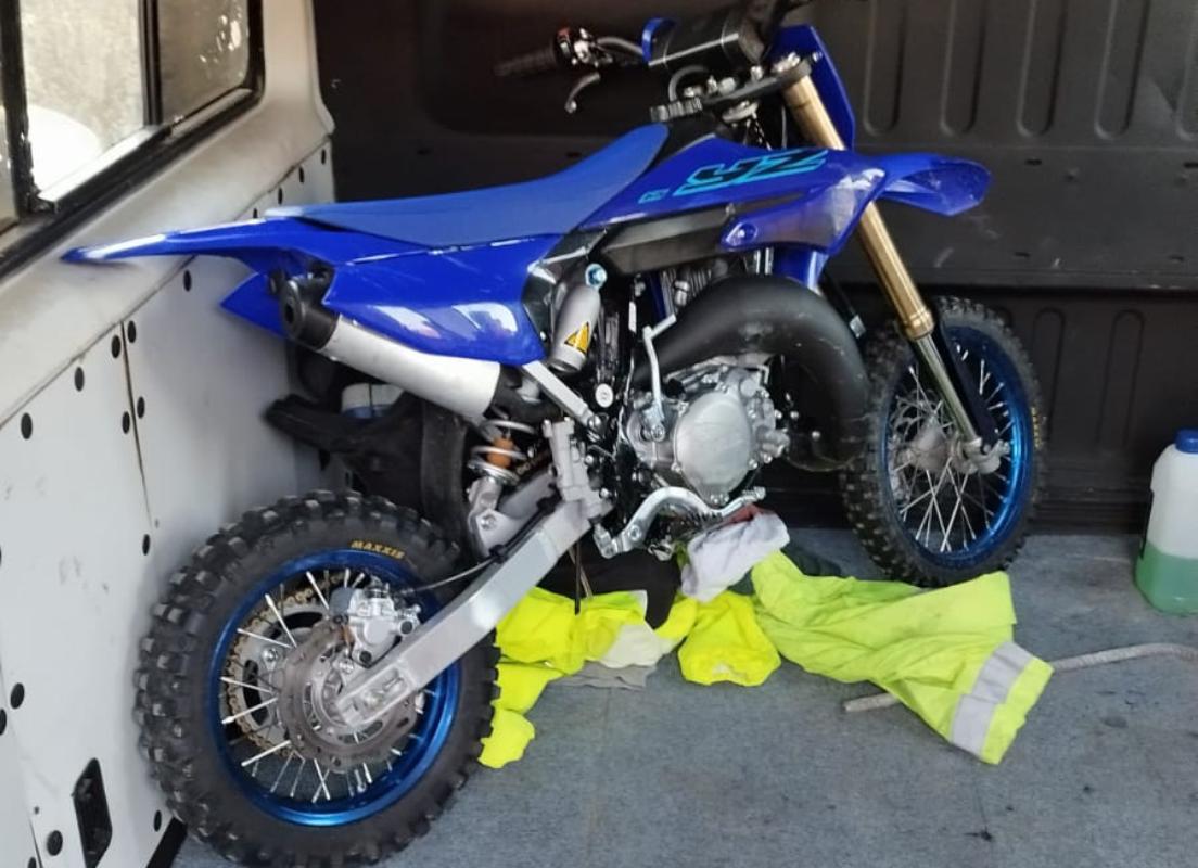 Una de las motos robadas por un grupo de aluniceros en una tienda de Talavera.