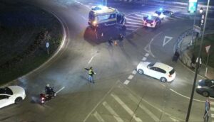 Imagen del dispositivo de emergencias desplegado por la caída de un motorista en Toledo.