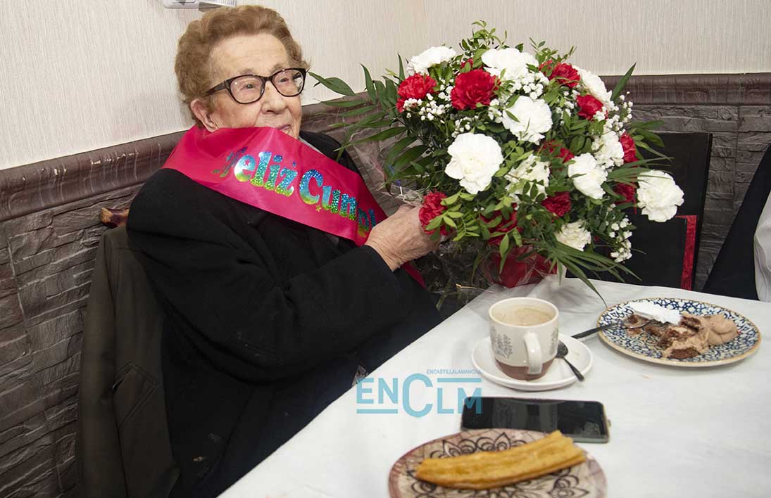 Ángela Lucido cumple 103 años