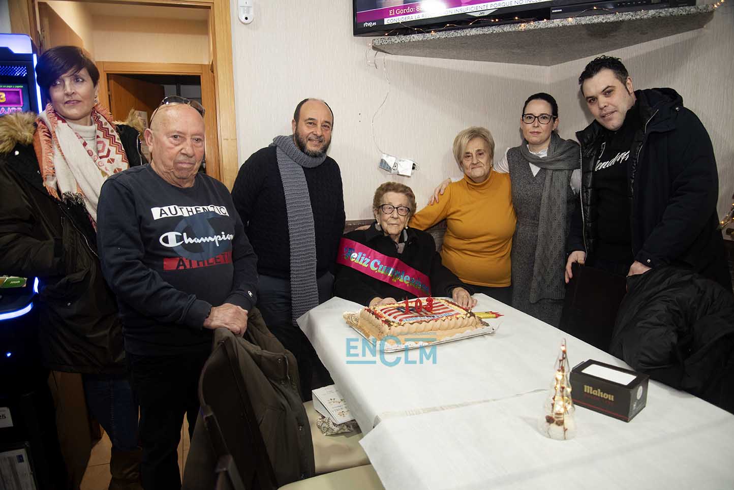 Ángela, con algunos de sus familiares