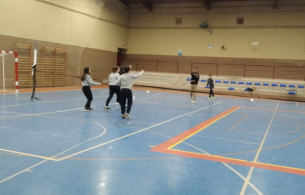 Campeonato de bádminton y pinfuvote Intercentros. Foto: IES Bonifacio Sotos.